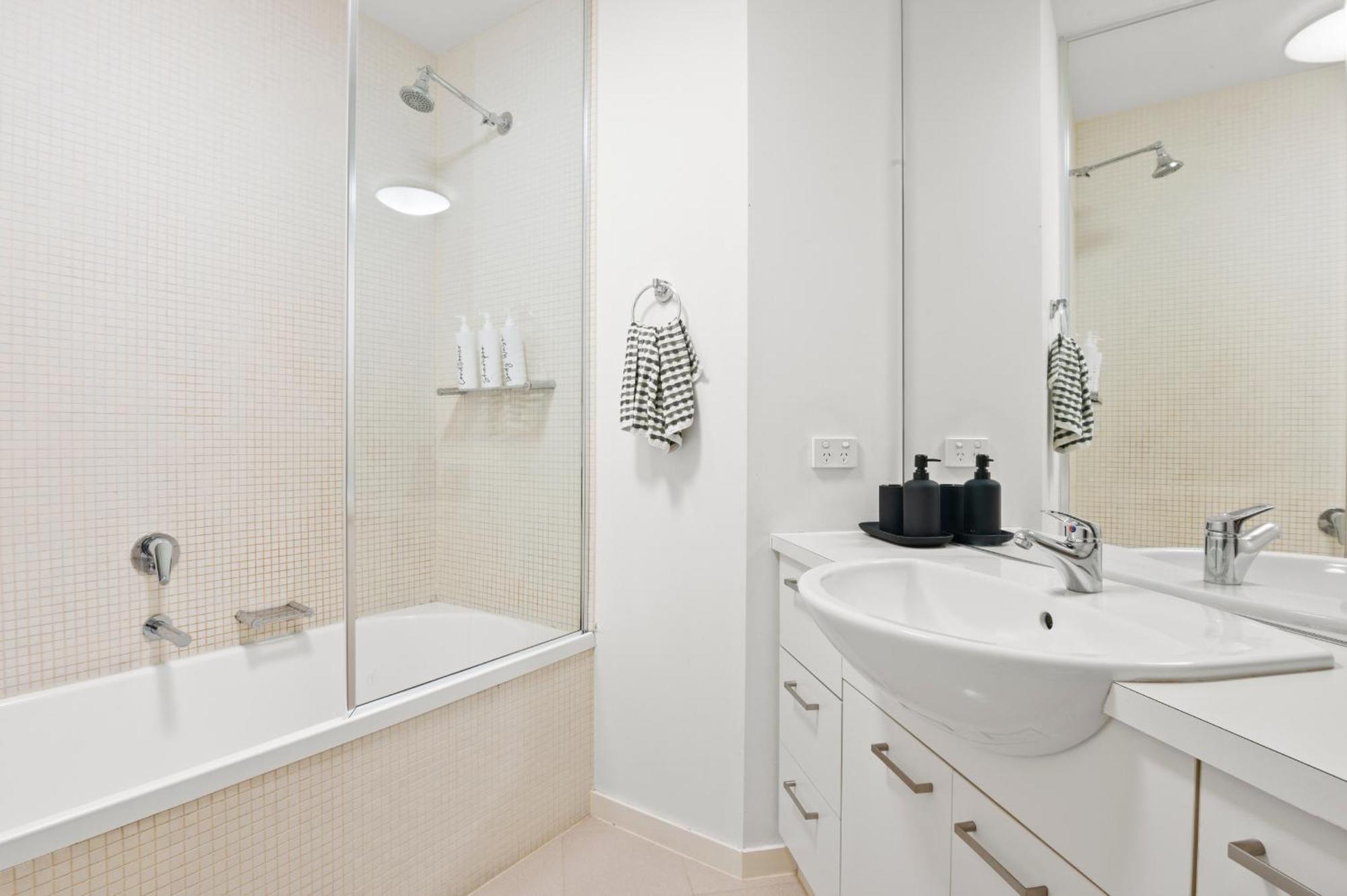 Sea View, Gym & Pool, 2 Bedrooms 2 Bathrooms メルボルン エクステリア 写真